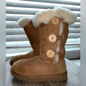UGG Bailey Button Triplet Boot size 7 Brand New